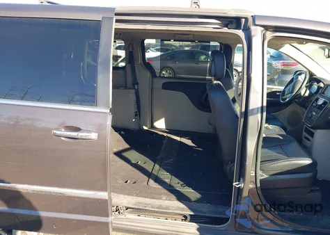 2015 Chrysler Town & Country Touring from USA, damaged, VIN 2C4RC1BG3FR572404